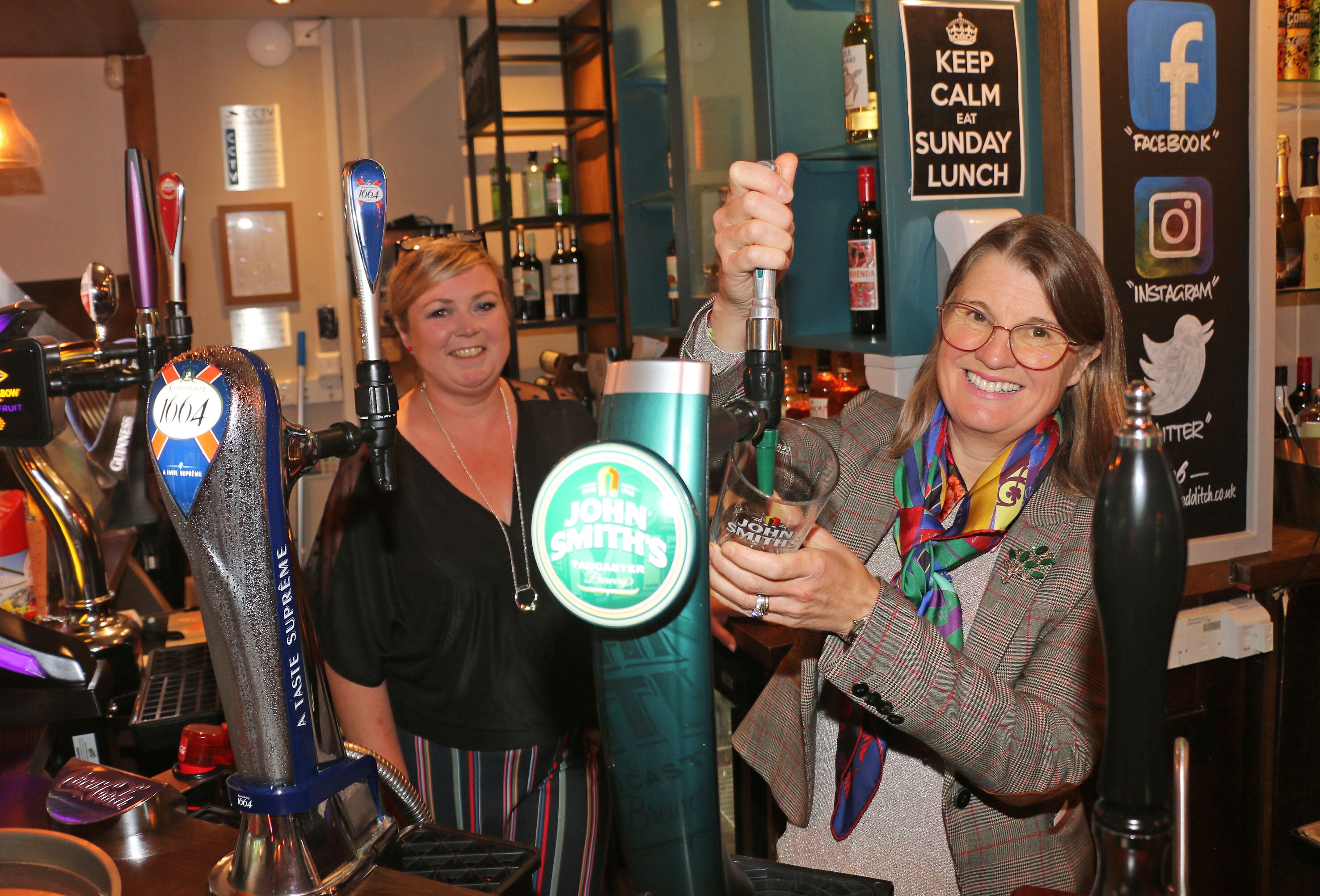 Cheers! MP Toasts Reopening of Duck Inn, Redditch